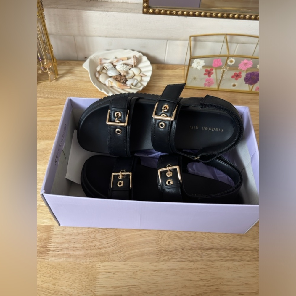 Madden Girl Sprintt Chunky Flat Sandals In Black Size 10 Classic New With Box - Picture 6 of 16